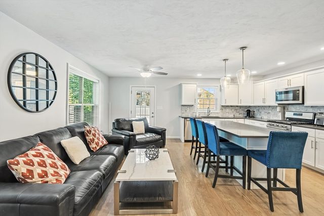 33 Phalanx St, Tyngsborough, MA 01879