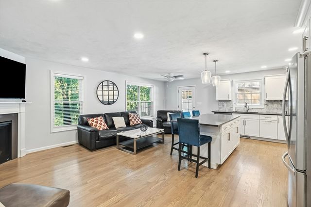 33 Phalanx St, Tyngsborough, MA 01879