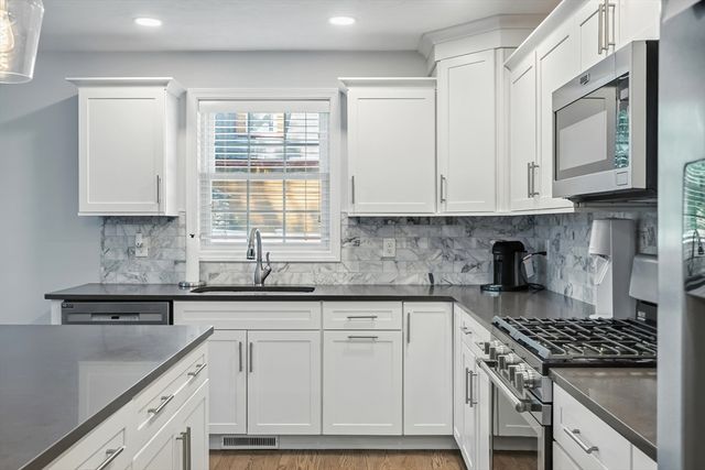 33 Phalanx St, Tyngsborough, MA 01879