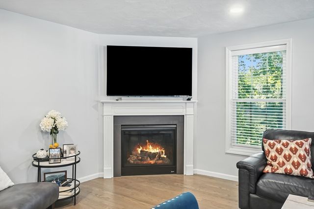 33 Phalanx St, Tyngsborough, MA 01879