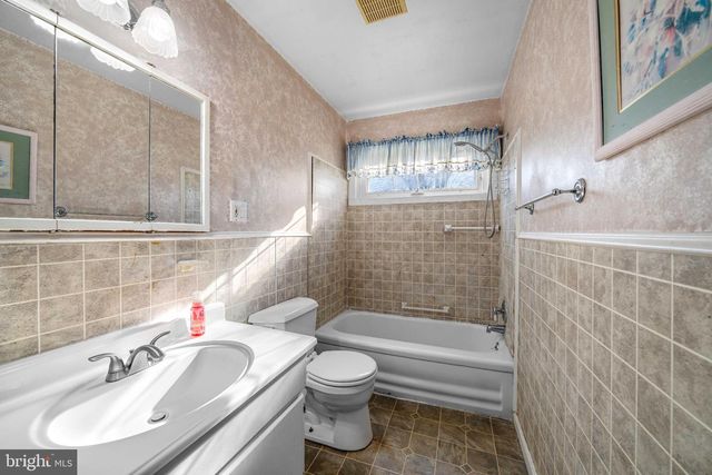 2407 MCCAWBER DR, Wilmington, DE 19808