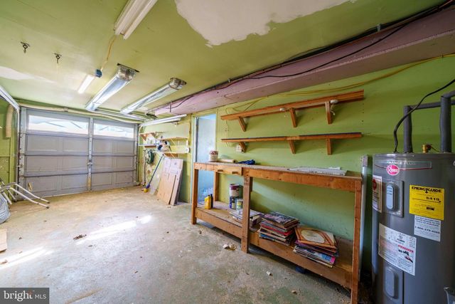 2407 MCCAWBER DR, Wilmington, DE 19808