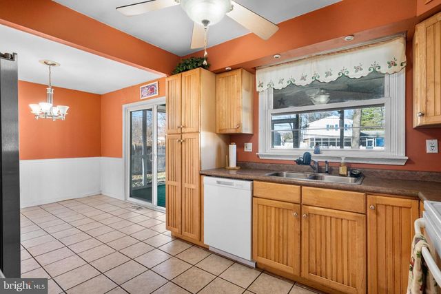 2407 MCCAWBER DR, Wilmington, DE 19808