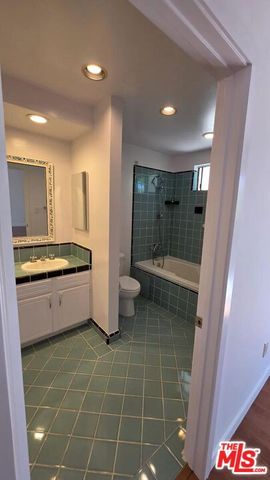 1018 6th Street C, Santa Monica, CA 90403