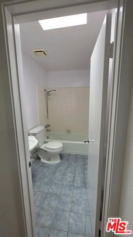 1018 6th Street C, Santa Monica, CA 90403