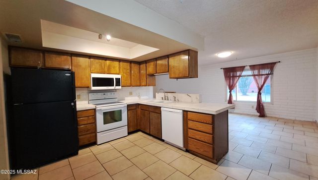 904 E Christmas Tree Lane, Pearce, AZ 85625