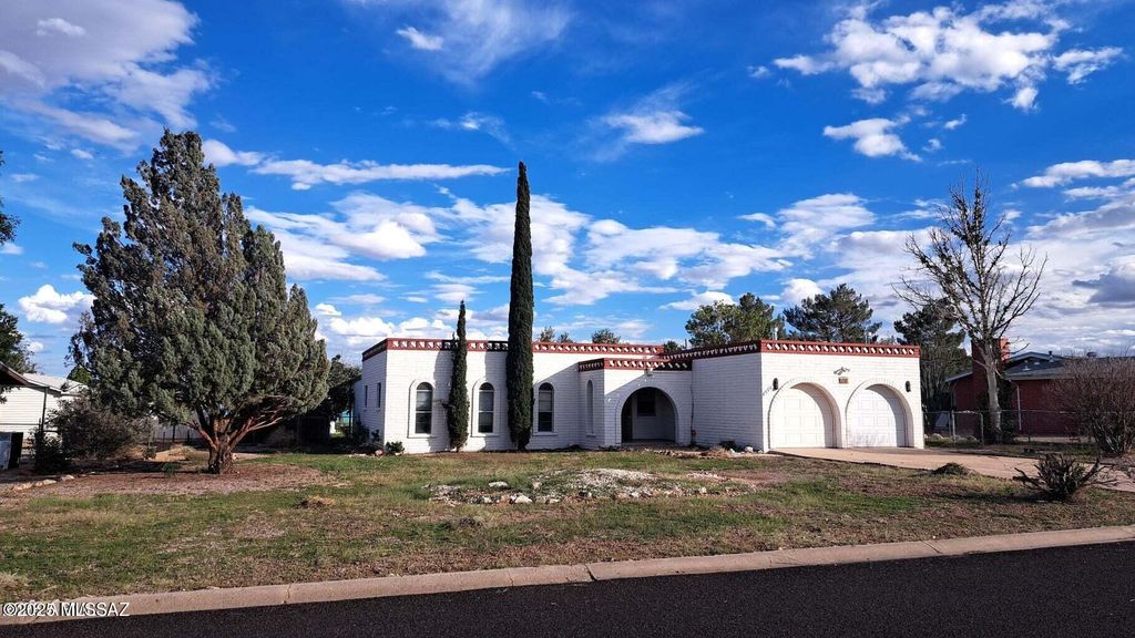 904 E Christmas Tree Lane, Pearce, AZ 85625