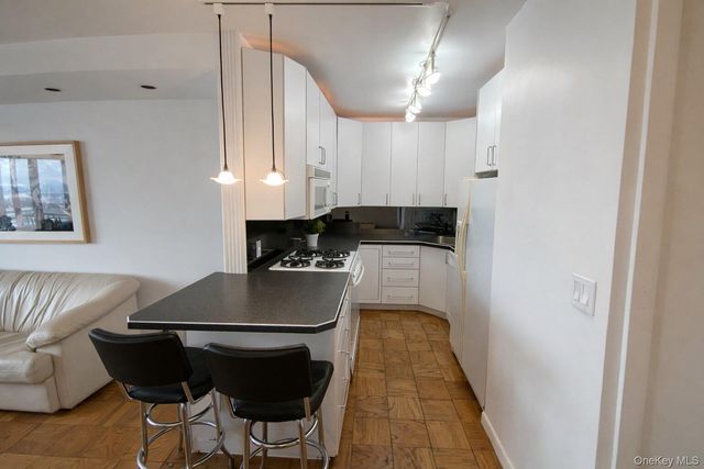 26910 Grand Central Parkway 27T, Floral Park, NY 11005