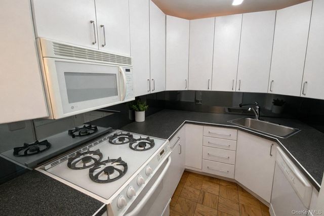 26910 Grand Central Parkway 27T, Floral Park, NY 11005