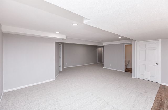 2022 NW Lakeside Drive, Ankeny, IA 50023