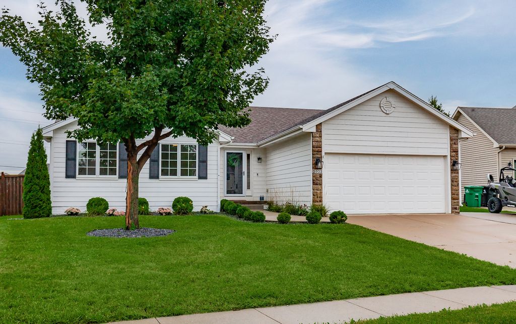 2022 NW Lakeside Drive, Ankeny, IA 50023