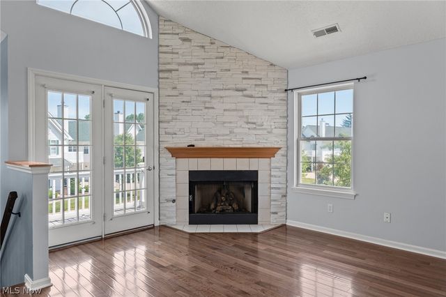 282 Vista Circle, North Olmsted, OH 44070