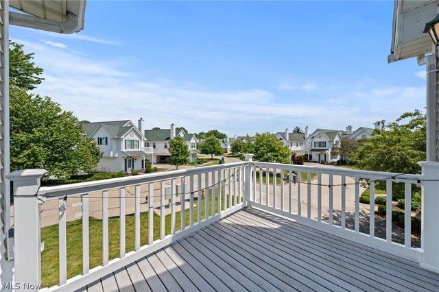 282 Vista Circle, North Olmsted, OH 44070
