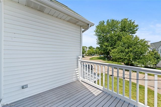 282 Vista Circle, North Olmsted, OH 44070
