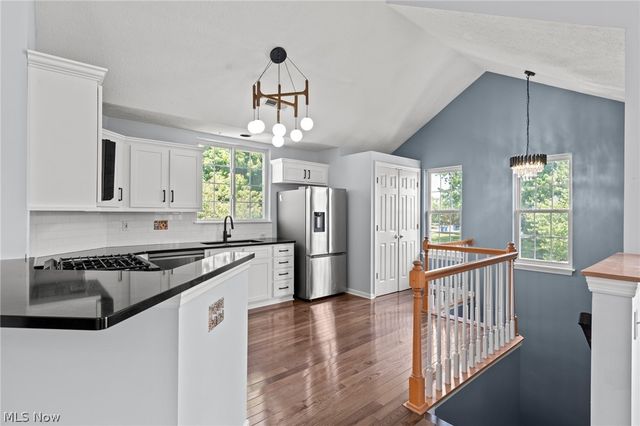 282 Vista Circle, North Olmsted, OH 44070