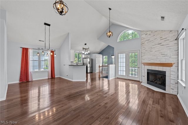 282 Vista Circle, North Olmsted, OH 44070
