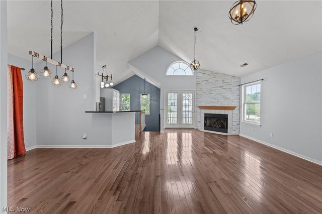 282 Vista Circle, North Olmsted, OH 44070
