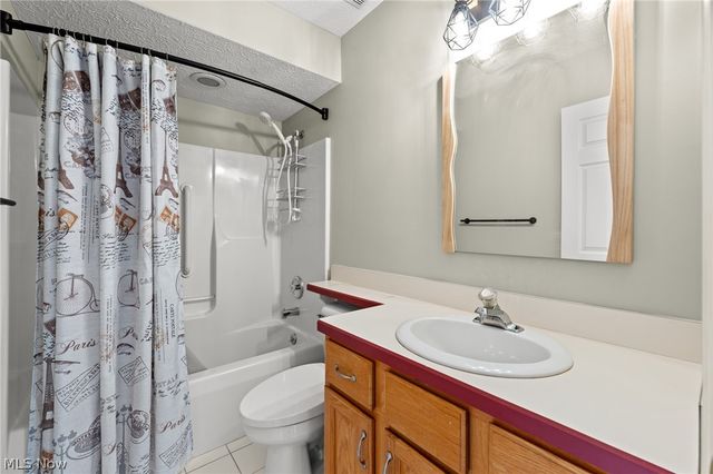282 Vista Circle, North Olmsted, OH 44070
