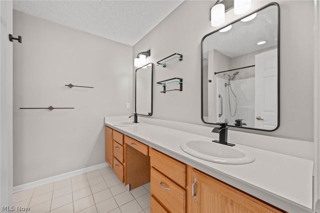 282 Vista Circle, North Olmsted, OH 44070