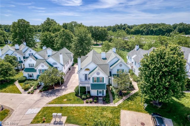 282 Vista Circle, North Olmsted, OH 44070
