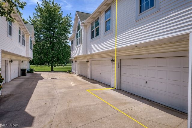 282 Vista Circle, North Olmsted, OH 44070