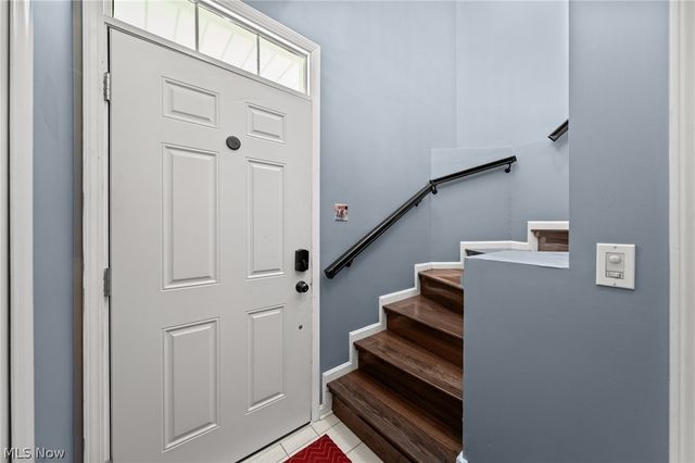 282 Vista Circle, North Olmsted, OH 44070