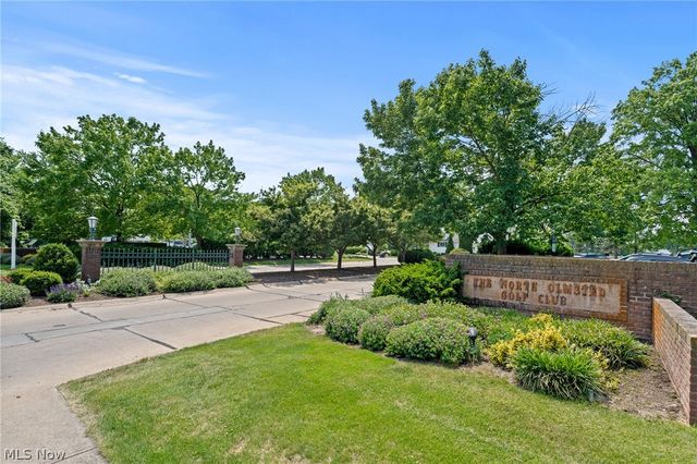 282 Vista Circle, North Olmsted, OH 44070