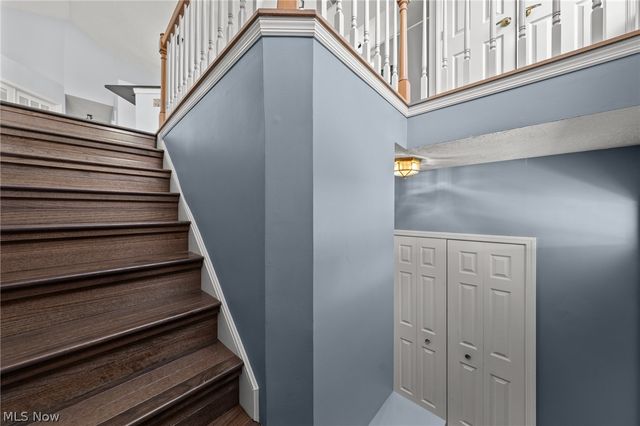 282 Vista Circle, North Olmsted, OH 44070