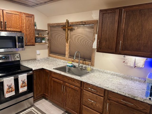 165 Haze Hyde Hollow Rd, Bethpage, TN 37022