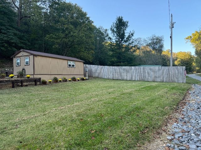 165 Haze Hyde Hollow Rd, Bethpage, TN 37022