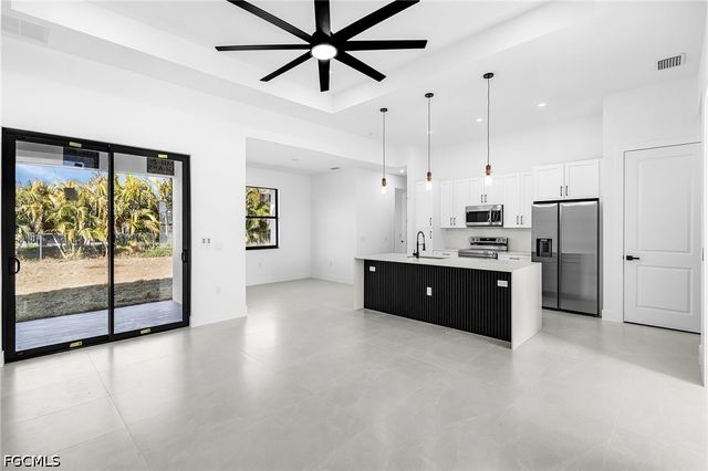 2200 NE 15th AVE, Cape Coral, FL 33909