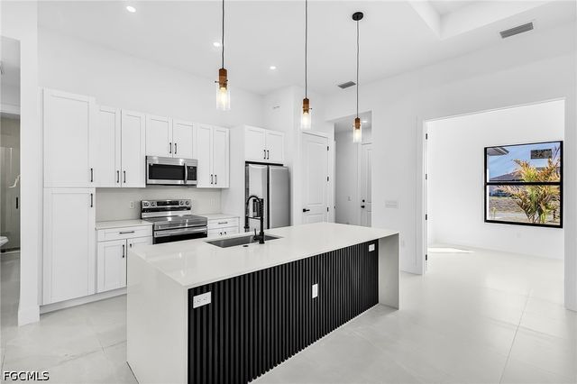 2200 NE 15th AVE, Cape Coral, FL 33909
