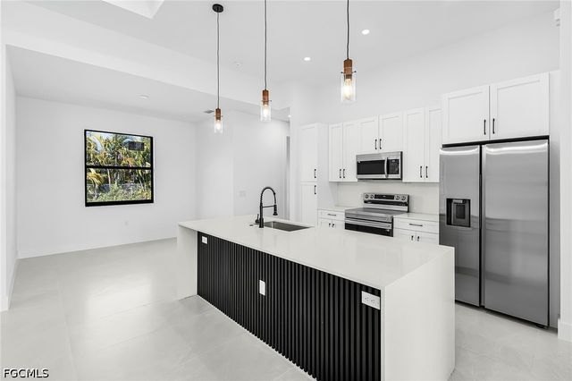 2200 NE 15th AVE, Cape Coral, FL 33909