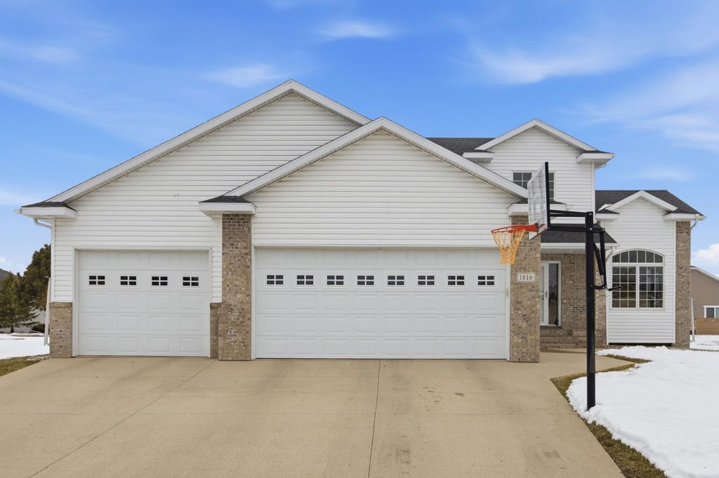 1816 Queensbury Street, West Fargo, ND 58078
