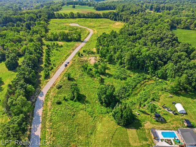 9551 Creekside Drive, Saline, MI 48176