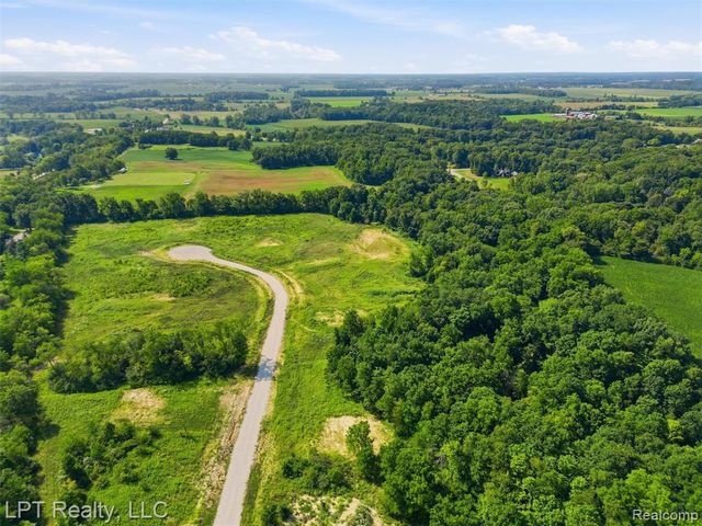 9551 Creekside Drive, Saline, MI 48176