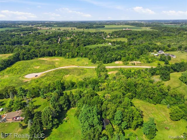 9551 Creekside Drive, Saline, MI 48176