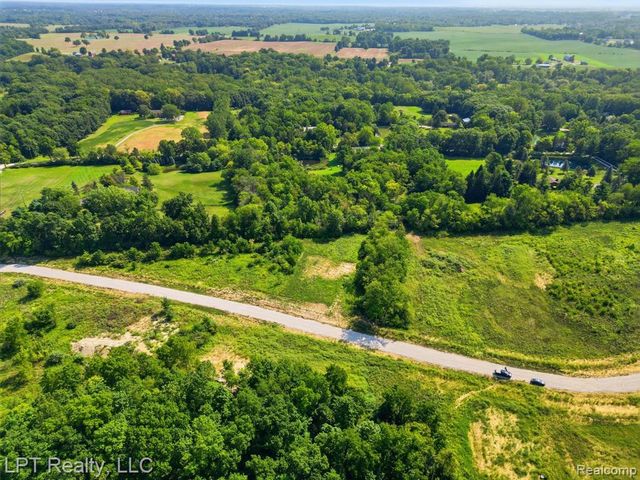 9551 Creekside Drive, Saline, MI 48176