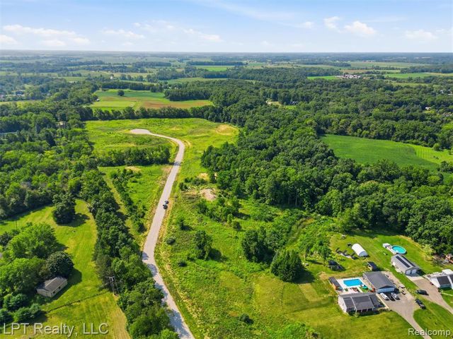 9551 Creekside Drive, Saline, MI 48176