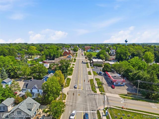9551 Creekside Drive, Saline, MI 48176