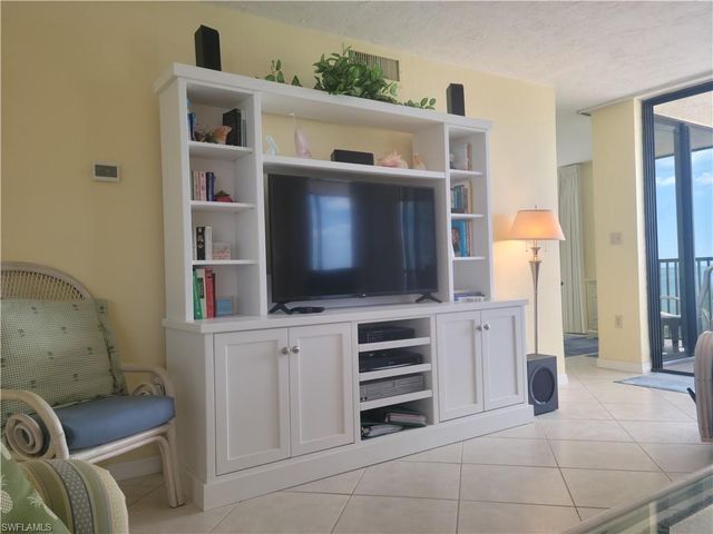10475 Gulf Shore DR 165, Naples, FL 34108