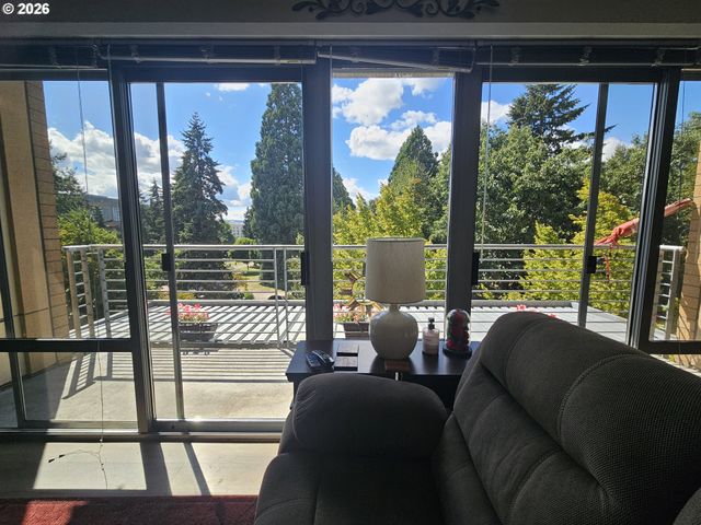 701 COLUMBIA St 404, Vancouver, WA 98660