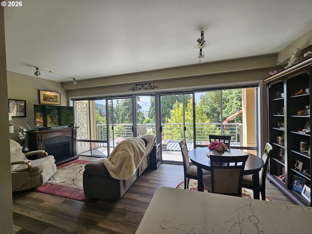 701 COLUMBIA St 404, Vancouver, WA 98660