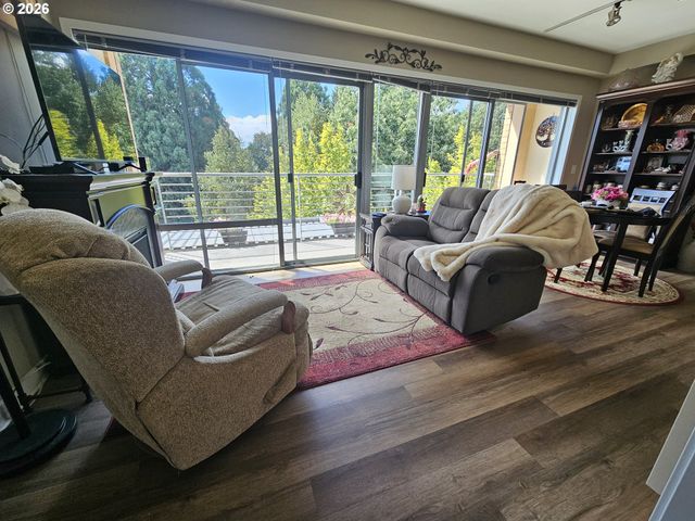 701 COLUMBIA St 404, Vancouver, WA 98660