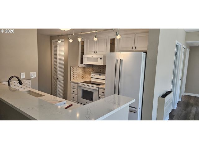 701 COLUMBIA St 404, Vancouver, WA 98660