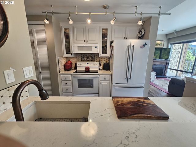 701 COLUMBIA St 404, Vancouver, WA 98660