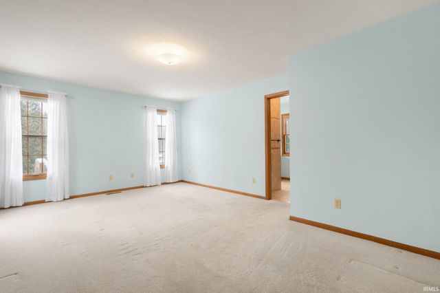 59390 High Pointe Drive, South Bend, IN 46614