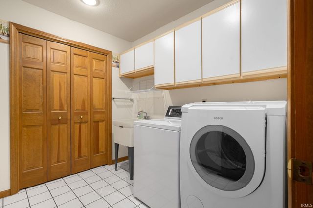 59390 High Pointe Drive, South Bend, IN 46614