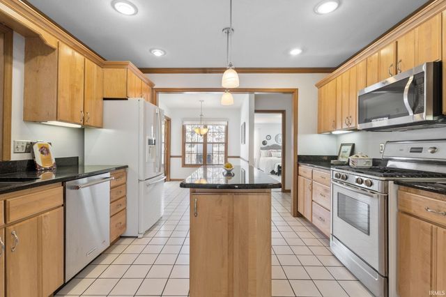 59390 High Pointe Drive, South Bend, IN 46614