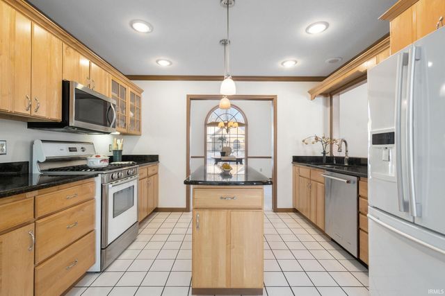 59390 High Pointe Drive, South Bend, IN 46614